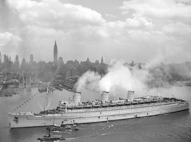 NYC_23_RMS_Queen_Mary_20Jun1945_NewYork